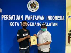 Sambangi Kantor PWI Tangsel, Teddy Cerita Buku Biografi Kolaborasi Pentahelix