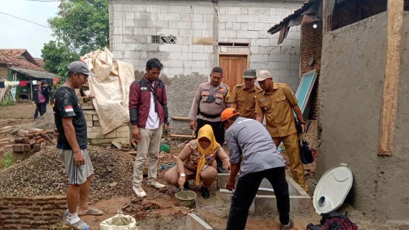 Cegah Dolbon, Pemkab Tangerang Bangun 72  Jamban di Sukamulya