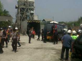 Granat nanas di Temukan di Gudang Holcim,Balaraja,Kab Tangerang