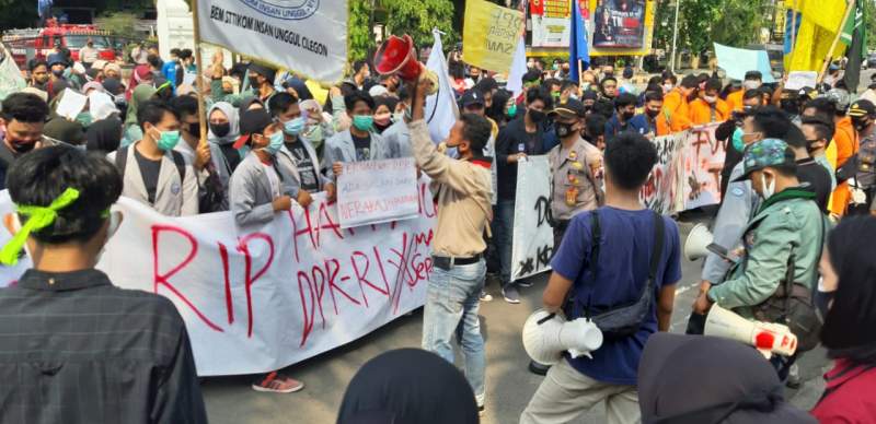 Mahasiswa Cilegon Minta Ketua DPRD Cilegon Lakukan Yudisium Review Ke Pemerintah Pusat