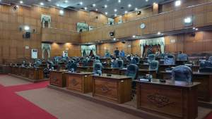 Suasana Rapat Paripurna DPRD Kota Cilegon Dalam Rangka Penjelasan Pengusul Atas Usul Hak Interpelasi yang digelar di Ruang Rapat Paripurna DPRD Kota Cilegon, Senin (17/1/2022).