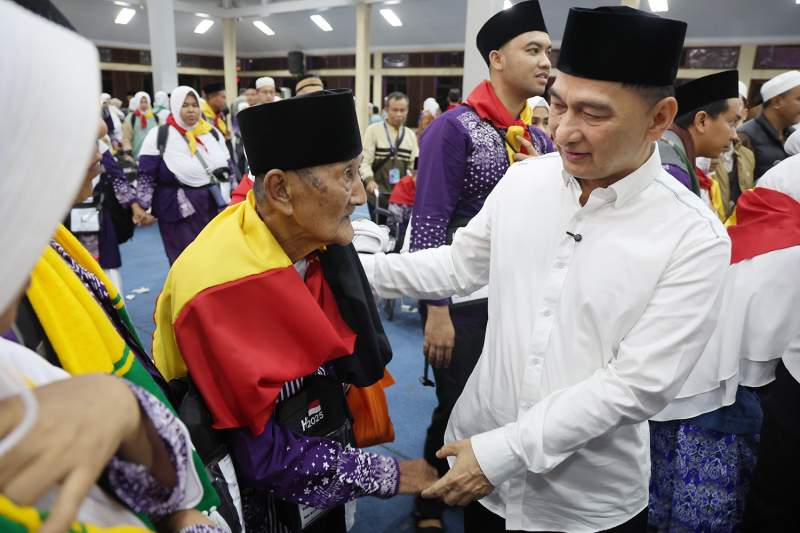 Wagub Banten A Dimyati Natakusumah Lepas Jamaah Haji Kloter 33 JKG Kabupaten Pandeglang