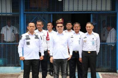 Stafsus kemenkumham sambangi lapas TBA.