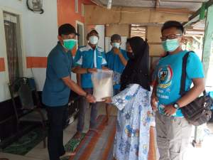 KNPI Jambe Berikan Bantuan Sembako Bagi Warga Terdampak Covid