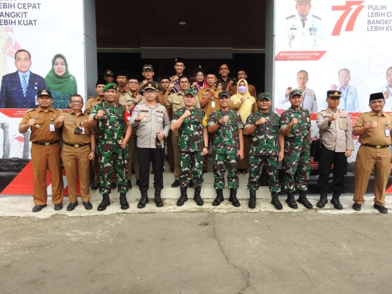 Jendral Bintang Tinjau TMMD di Waliwis Mekar Baru