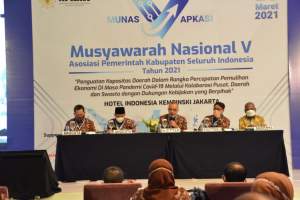 Zaki Pimpin Pleno Munas Apkasi&nbsp;