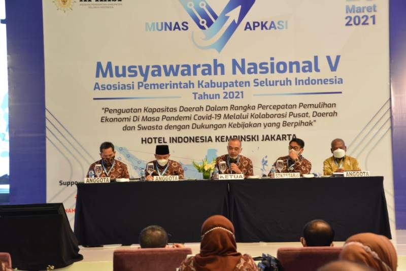 Zaki Pimpin Pleno Munas Apkasi&nbsp;