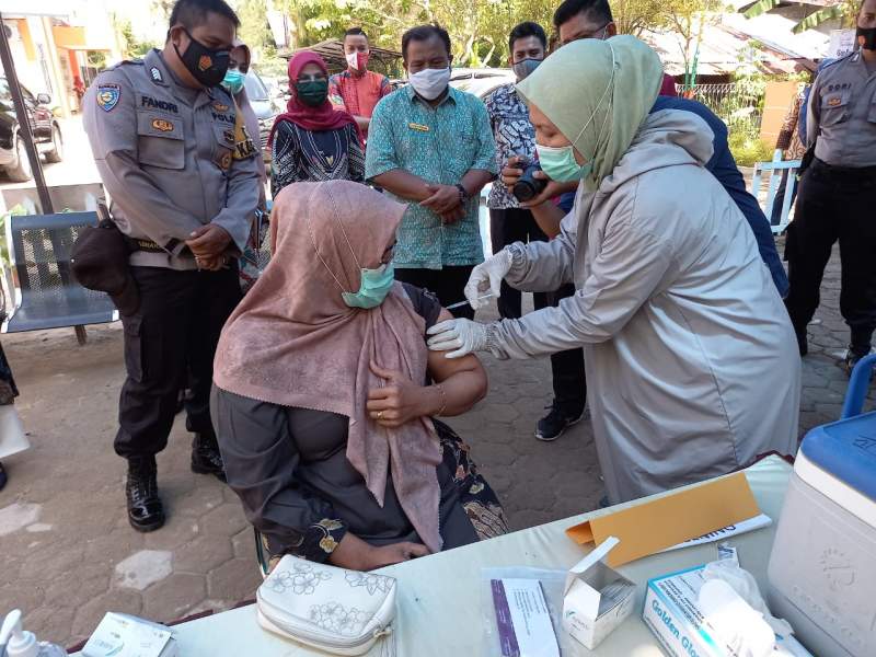 Vaksinasi Covid 19  Bagi Nakes Pessel Dimulai Plh Sekda Muskamal : Targetkan Vaksinasi Selesai Januari