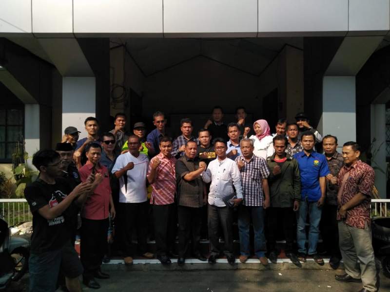 Barohi Serahkan Berkas Pendaftaran Jadi Ketua Koni Kota Serang