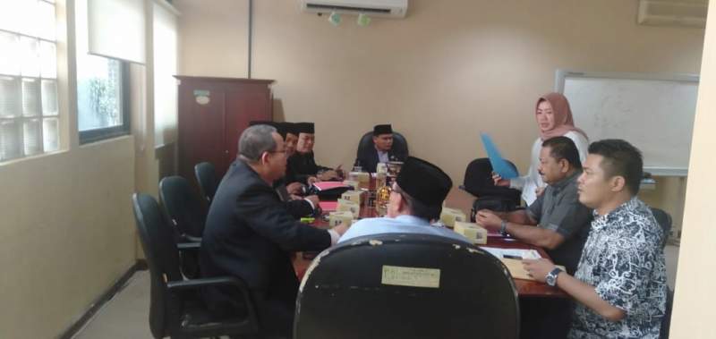 Tampak audensi antara pemilik kios, developer dan Komisi 1 DPRD Kota Tangerang (by asep).