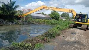 Usai Disidak Bupati, Sungai Penyebab Banjir di Kosambi Dikeruk