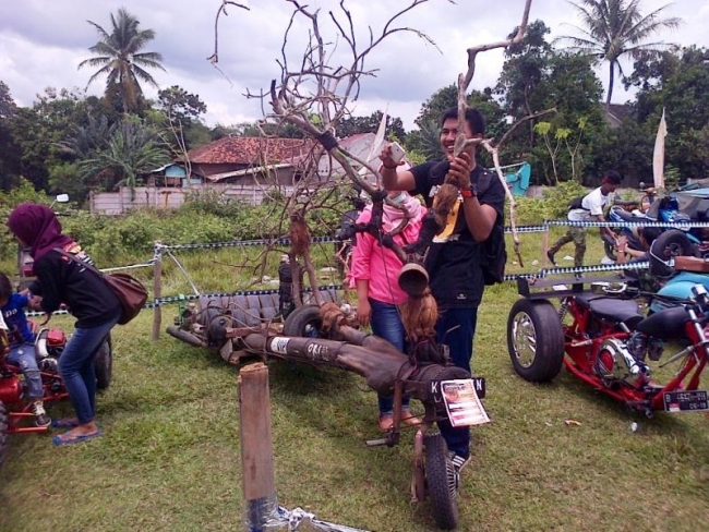 Ratusan Scooterist Peringati Hari Pahlawan
