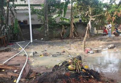 Sumur Bor Keluarkan Gas, Warga Temiang Panik