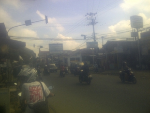 Perempatan Pasar Maja Butuh Pelebaran Jalan