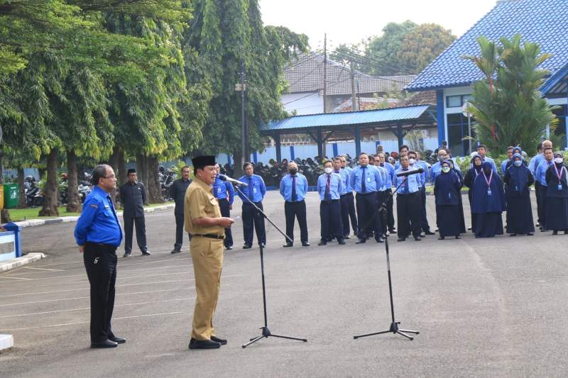 Dewan Pengawas Pimpin Apel Pagi.