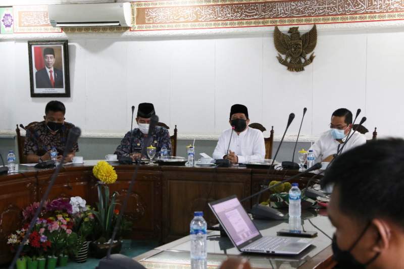  Rapat Koordinasi Tim Koordinasi Pilkades Kabupaten Serang di Aula KH. Syam&rsquo;un, Jum&rsquo;at, (2/7/2021). (aden)