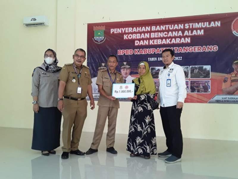 BPBD Salurkan Bantuan Korban Bencana di GSG Kecamatan Solear