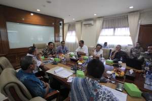 Rapat koordinasi membahas LRT.