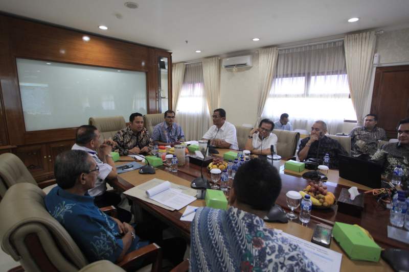 Rapat koordinasi membahas LRT.