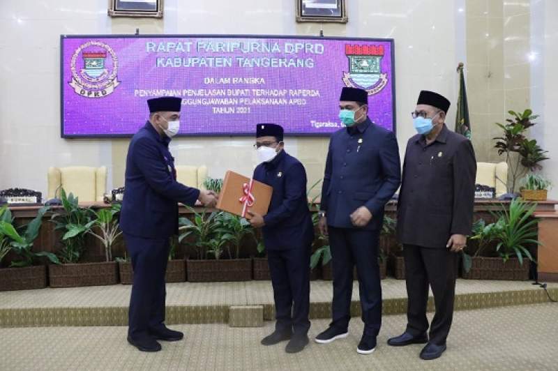 Bupati Tangerang Bacakan Raperda Pertanggungjawaban APBD 2021