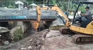 DSDABMBK Tangani Saluran Air Amblas di Puri Pamulang