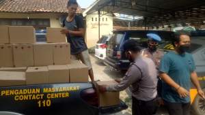 Polisi Sita Ratusan Miras di Warung Kelontongan