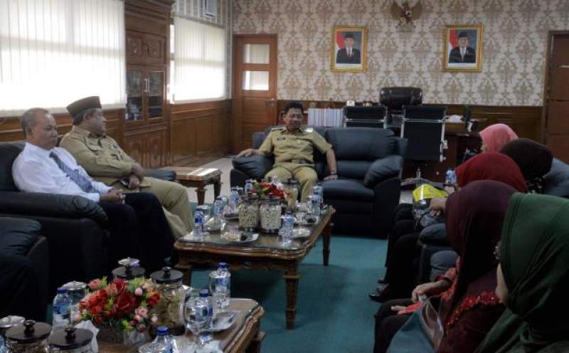 Wakil Menjamu Sembilan Pegawai Pensiun