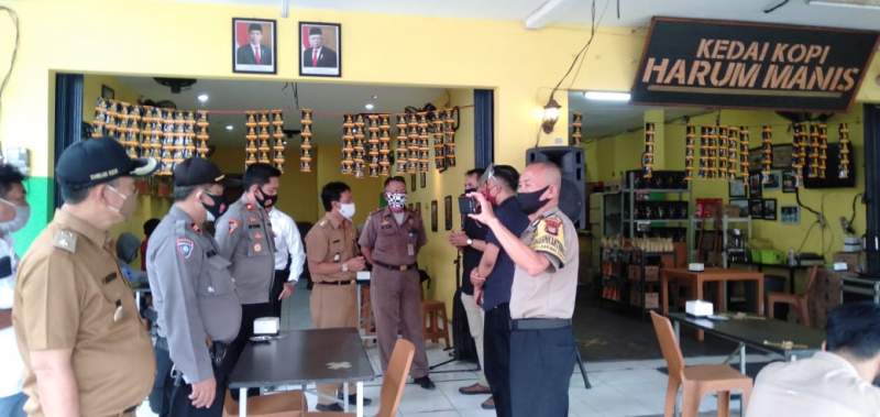 Operasi Yustisi Protokol Kesehatan, Tiga Pilar Kecamatan Karang Tengah, Sisir Cafe Dan Kedai