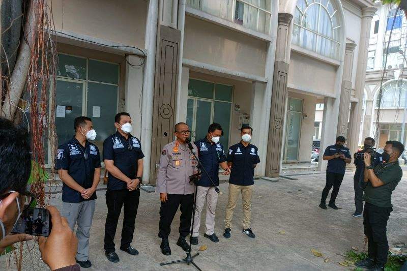 Kantor Pinjaman Online Ilegal di Ruko Cipondoh  Digrebek Polisi