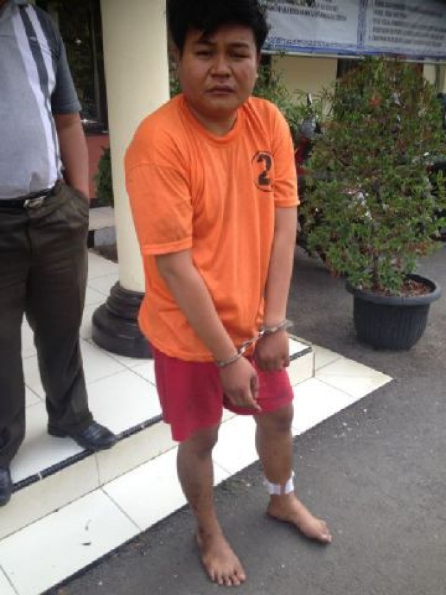 Pelaku saat di Polsek Neglasari