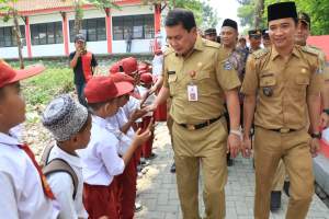 Sekda Resmikan Revitalisasi dan Rehabilitasi SDN Carenang III