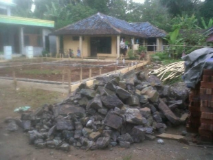 Pembangunan yang tertunda karena belum adanya pencairan dana bahan material