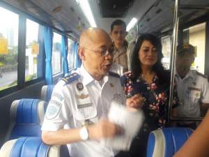 Uji coba angkutan umum jurusan Tangcuty Mall-ITC Kuningan.