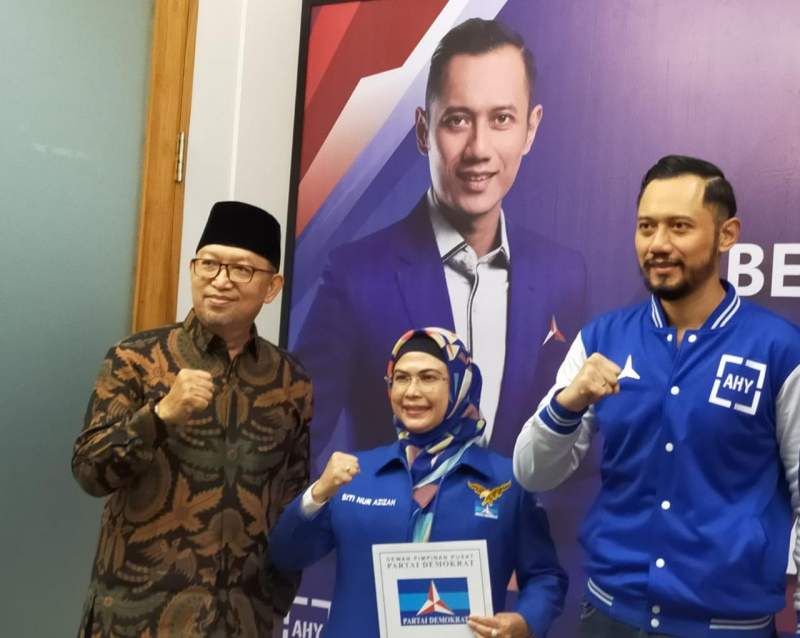  Siti Nur Azizah dan Ruhamaben usai terima SK dari Ketua Umum Demokrat, Agus Harimurti Yudhoyono.