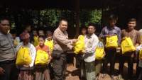 Polres Lebak Bagikan Sembako Kepada Anak Yatim Dan Lansia