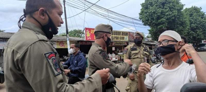 Gelar Razia PPKM, Satpol PP Temukan Swalayan di Ciptim Abaikan Pedulilindungi