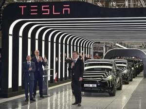 Microchip Tesla Disebut akan Lebih Pandai dari Manusia