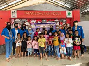 Memotivasi Minat Untuk Menabung Sejak Dini dan Mengembangkan Kreativitas dalam Membuat Media Menabung