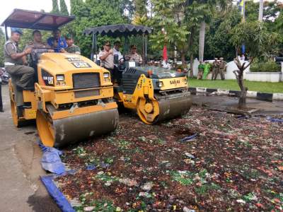 Pemusnahan miras di Kota Tangerang.