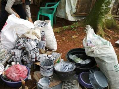 Barang bukti petasan yang diamankan polisi.