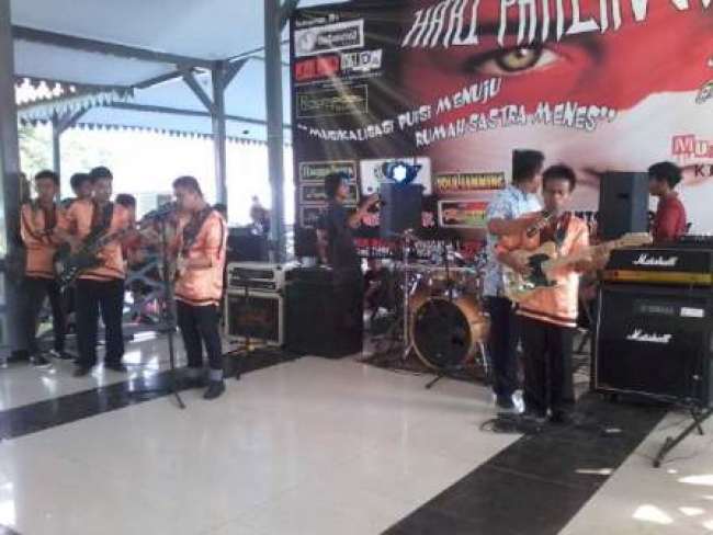 Peringati Hari Pahlawan, Ornamen Gelar Musikalisasi Puisi