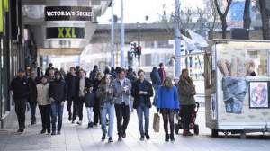 Kehidupan santai di Swedia saat hadapi pandemi virus corona. (Henrik Montgomery/TT via AP)