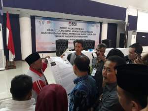 Selisih suara Caleg di Mekar Baru , Bawaslu minta KPUD kotak suara dibuka