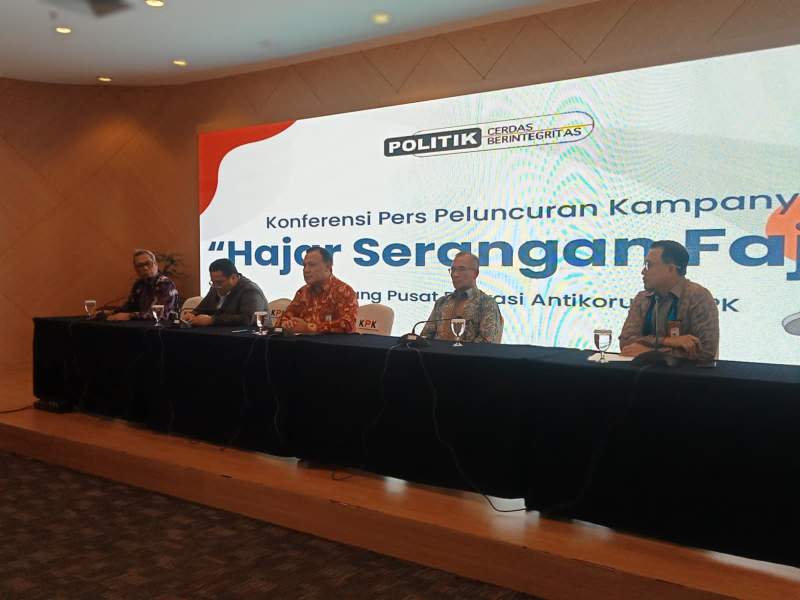 Jump pers peluncuran kampanye 'Hajar Serangan Fajar' di Gedung KPK, Kuningan, Jakarta, Jumat (14/7/2023).