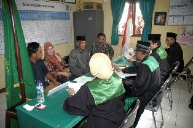 Pondok Aren- sebanyak 50 pasangan nikah siri , di Isbatkan. Jum'at (15/11)DT