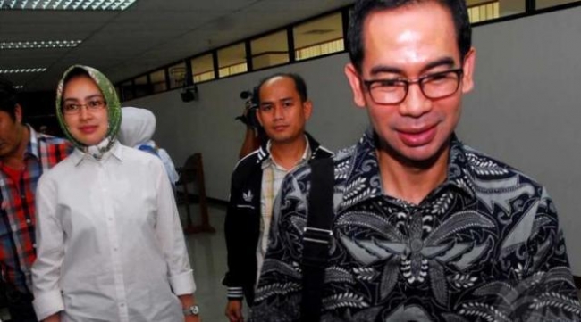 Tubagus Chaeri Wardana Saat mengalami pemeriksaan di KPK di dampingi Airin, 2013 silam