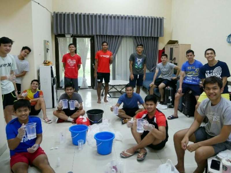 Atlet PBSI Pelatnas Cipayung Sumbangkan Bantuan Kepada Masyarakat Terdampak Covid-19