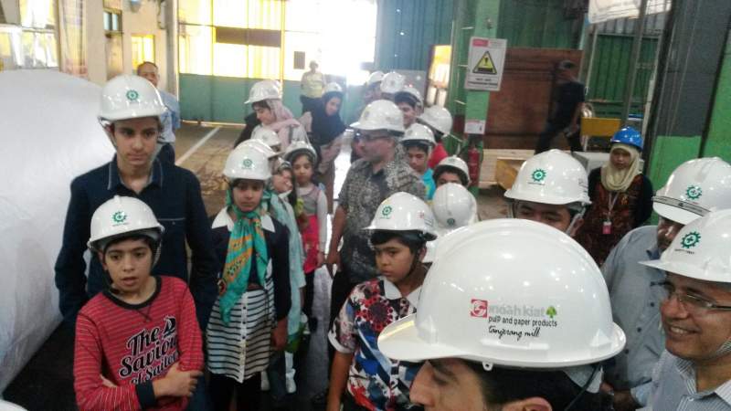 Kunjungan pelajar dari Iran ke PT IKPP Tangerang. 