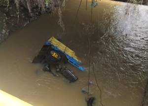 Mengantuk, Truk Kecebur ke Sungai Cimanceuri