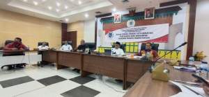Anggota DPRD Tangsel saat rapat koordinasi dengan OPD soal UU Ciptaker.